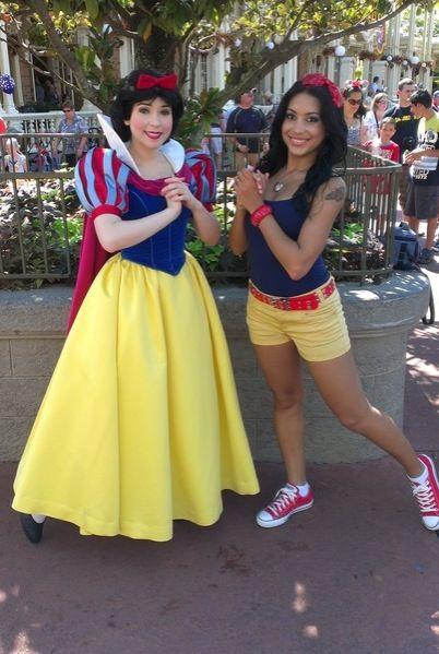 Fun Disney snow white outfit Snow White Outfits, Disney Bound Outfits Casual, Princess Character, Disney Outfits Women, Disney Dress Up, Disney Princess Outfits, Disney Themed Outfits, Snow White Disney, Disney World Outfits