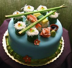 La photo du jour : un gâteau sushi pour un anniversaire sur le thème du Japon ou des mangas Candy Sushi, Unique Cakes Designs, Japanese Party, Sushi Cake, Tiny Cakes, Candy Cupcake, Cake Decorating Classes, Beautiful Birthday Cakes, Crazy Cakes