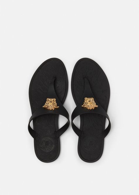 Sandal Outfits, Versace Slides, Versace Sandals, Luxury Clothes Men, Cute Shoes Heels, Tory Burch Sandals, Versace Belt, Slides Women, Cute Sandals