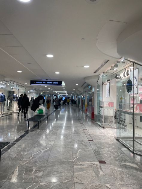 canary wharf city of london jubilee line tube station shopping mall canada place bright light futuristic architecture new money aesthetic vibes viral New Money Aesthetic, Jubilee Line, New Money, Tube Station, Canary Wharf, City Of London, Aesthetic Vibes, Money Aesthetic, London Life