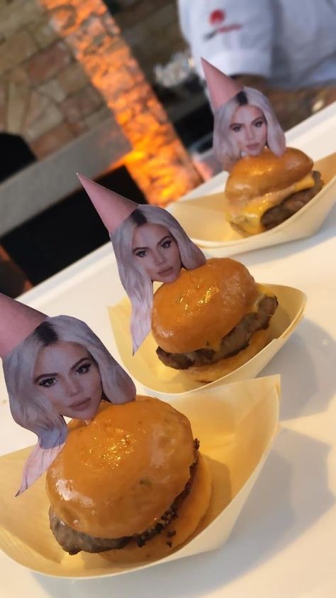 29 Birthday Ideas For Her, 25th Birthday Ideas For Her, Guys 21st Birthday, 21st Birthday Girl, 18th Birthday Party Themes, 21st Party, Birthday Ideas For Her, Khloé Kardashian, Birthday Dinner Party