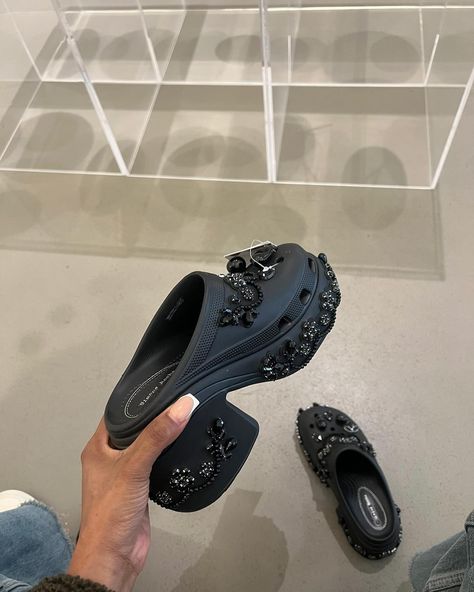 Simone Rocha x Crocs 😍 so geeked. (At their Soho NY location) #bridalstylist #weddingwadrobestylist Simone Rocha Crocs, Holographic Fashion, Crocs Shoe, Idea Business, Crocs Outfit, Soho Ny, Crocs Shoes, Shoe Charms, My Vibe