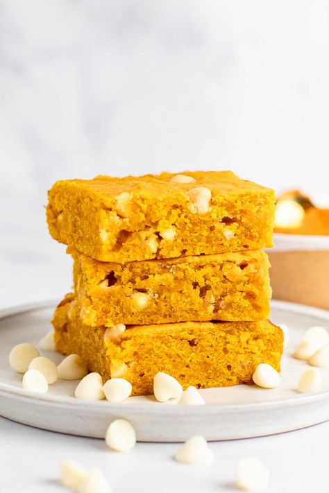 Pumpkin Blondies Recipe, Pumpkin Blondies, Cottage Cheese Desserts, Fit Foodie Finds, Banana Nice Cream, Pumpkin Cheesecake Recipes, Chocolate Pairings, Cheese Pumpkin, Blondies Recipe