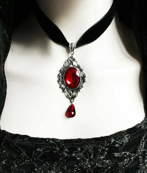 Emo Prom, Vampire Accessories, Vampire Necklace, Vampire Jewelry, Gothic Culture, Victorian Accessories, Vampire Goth, Romantic Goth, Victorian Goth