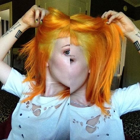 Consulta esta foto de Instagram de @paramorespam • 1,070 Me gusta Orange And Yellow Hair, Directions Hair Dye, Red Bangs, Baby Bangs, Hair Red, Yellow Hair, Hayley Williams, Orange Hair, Orange And Yellow