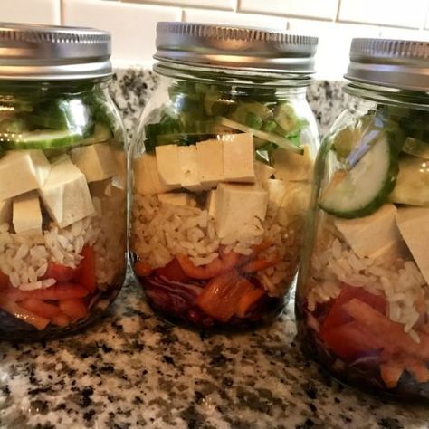 Deconstructed Sushi Bowl - Mason Jar Salad - Andrea Docherty Nutrition Deconstructed Sushi Bowl, Deconstructed Sushi, Mason Jar Lunch, Soy Dressing, Mason Jar Salads, Clean Lunches, Jar Meals, Jar Salads, Matchstick Carrots