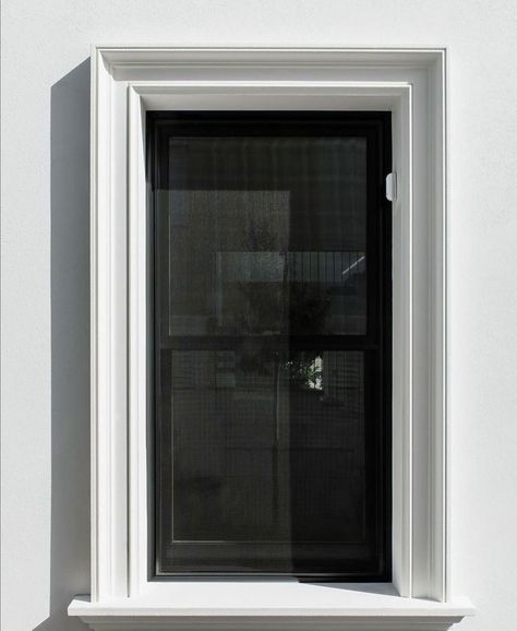 Window Moulding Ideas Exterior, Window Detail Architecture, Exterior Window Design, Exterior Window Molding, Front Window Design, House Pillars, Luxury Powder Room, Modern Window Design, Industrial Bedroom Design