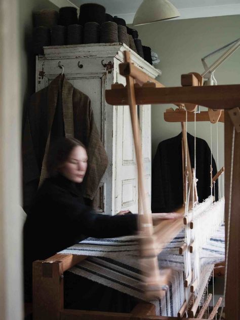 Weaving Aesthetic, Amy Revier, Weave Aesthetic, Willow Weaving, Led Projects, Hampstead Heath, Contemporary Textiles, Weaving Designs, Weaving Loom