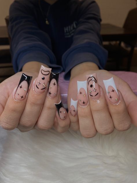 Aesthetic Medium Nails, Prymrr Nails, Laugh Now Cry Later Nails, Low Rider Nails, Smile Now Cry Later Nails, Medium Acrylic Nails Ideas, Chola Nails Designs, Cholo Nails, Chicano Nails