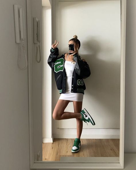 @𝚟𝚞𝚒𝚝𝚝𝚘𝚗𝚐𝚊𝚕𝚜💋 Basic White Dress, Jordan Outfits Womens, Jordans Sneakers Outfit, Jordan 1 Outfit Women, Jordan Outfit, Streetwear Girl, Jordan Outfits, Streetwear Fashion Women, Sneakers Outfit