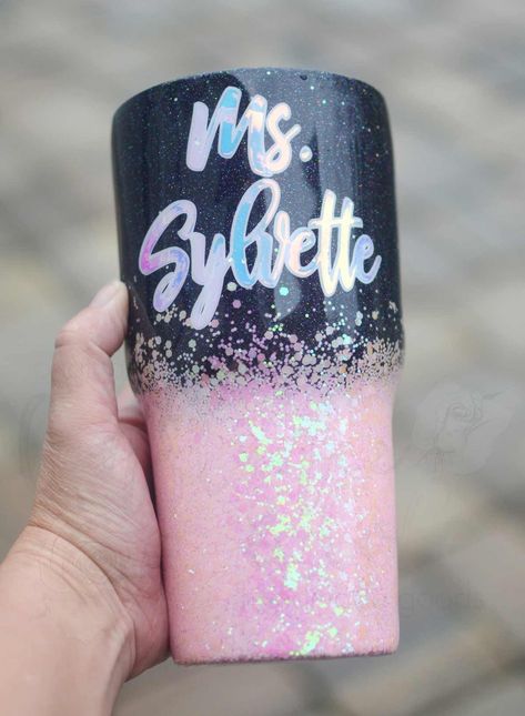 Yeti Cup Designs, Glitter Tumbler Cups, Diy Glitter, Wine Decor, Custom Tumbler Cups, Cup Ideas, Tumbler Cups Diy, Diy Cups, Custom Cup