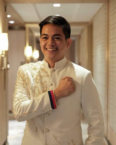 Barong Tagalog Wedding, Abs Cbn Ball, Barong Wedding, Modern Barong, Filipiniana Wedding, Graduation Pic Ideas, Harry Wedding, Filipino Wedding, Philippines Fashion