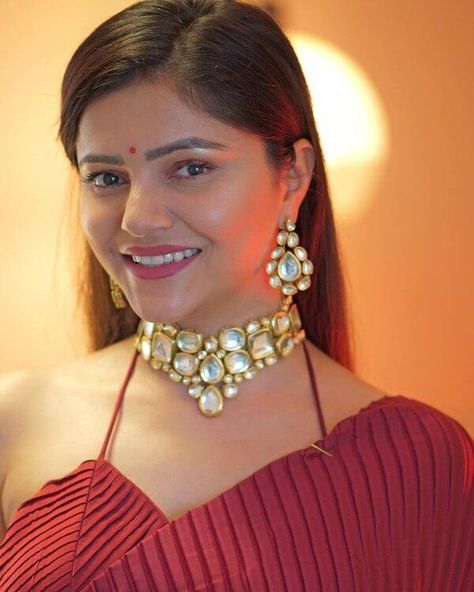 😍 I Am The Universe, Rubina Dilaik, Actress Without Makeup, Kundan Necklace, Kundan Necklaces, Still Image, Actress Photos, Bollywood Fashion, Bridal Sets