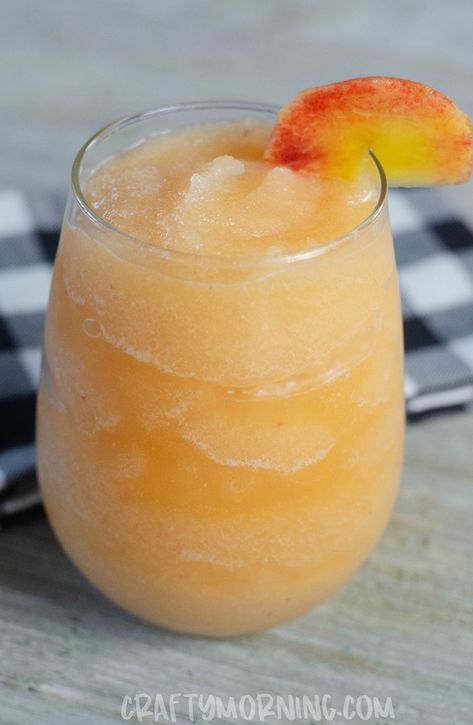 Bourbon Slushies, Bourbon Slush, Peach Bourbon, Slushy Drinks, Sauce Cocktail, Slush Recipes, Hawaiian Cake, Cider Sangria, Bourbon Recipes