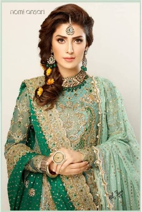 Stylish Indian Outfits, Ayza Khan, Girl Green Dress, Download Youtube Videos, Youtube Downloader, Ayeza Khan, Pakistani Fashion Party Wear, Fashion Corner, Pakistani Bridal Dresses