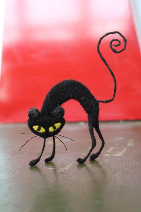 Needle felted black cat Needle felted animal Decoration for | Etsy Felt Skull, Decoration For Halloween, Needle Felted Cat, Needle Felted Christmas, Fairy Art Dolls, Felt Halloween, Needle Felting Projects, Felt Jewelry, Halloween Doll