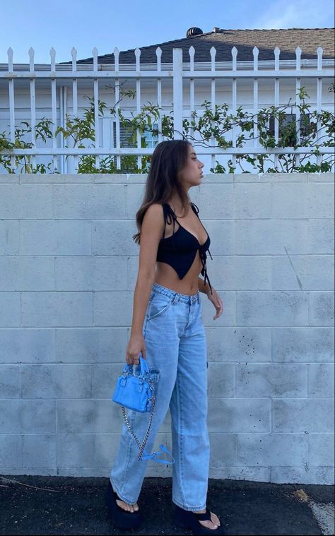 Instagram post inspo. Pose inspo. Mom jeans. Baggy jeans. Platform sandals. Going out tops. Black tabk top. Hair inspo. Casual outfit. Going out outfit. Date night outfit. Fashion. Fit ideas. Fitspo. Trendy. Style. Street style. Posing. Fall. Baggy Jeans Outfit, Outfit Date, Going Out Outfit, Going Out Tops, Fit Ideas, Going Out Outfits, Baggy Jeans, Jean Outfits, Festival Outfits