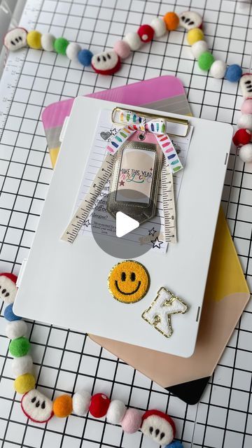 Jenna Gibbs on Instagram: "🍎Practical Teacher Gift Idea!🍎
This @thehomeedit organizational clipboard would be great for teachers to have during a meeting & throughout their busy day!
Fill it with meeting necessities, snacks, & mini self care items!

⭐️Comment “teacher” for the link to the clipboard!⭐️If the message doesn’t come through, DM me!

✨Insp: @by_lakeisha 

For more back to school ideas, visit:
@the.lettervee
@tferguson2
@jmacgibbs
@wildboy_mamax2
@tennesseegirlgang
@foxfavors
@beagsandbubs
@mama_2_crew
@_annagraham3
@festivefrillsevents
@dana.tenbrinke

#thelettervee #theletterveeloops #inspirationloops #b2s #backtoschoolinspo #backtoschool #backtoschoolshopping #backtoschoolgifts #teachergifts #teachergiftideas #teacherappreciation #teachermusthave #teacherorganization" Meet The Teacher Gifts For Teacher, Self Care Items, Teacher Clipboard, Back To School Ideas, Teacher Must Haves, School Teacher Gifts, Meet The Teacher, Teacher Organization, Back To School Shopping