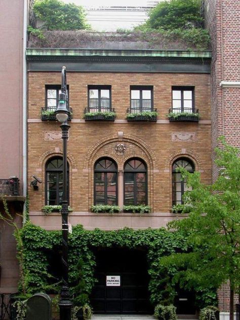 Townhouse With Garage, New York City Townhouse, Manhattan Townhouse, City Townhouse, New York Townhouse, Nyc Townhouse, House Beautiful Magazine, Town Houses, Small House Design Plans