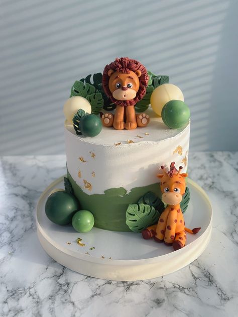 Jungle Bday Cake, Jungle Theme Cakes, Safari Cake, Baby Boy Birthday Cake, Animal Birthday Cakes, Coconut Chia Pudding, Boys 1st Birthday Party Ideas, Baby Birthday Decorations, Safari Cakes