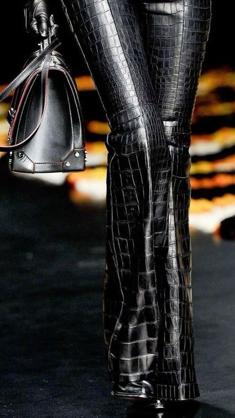 Leather Fashion Aesthetic, Leather Pants Runway, Roberto Cavalli Aesthetic, Snake Skin Clothes, Roberto Cavalli Pants, 80s Rocker Chick Outfit, Black Y2k Outfits, Crocodile Pants, Snake Skin Outfit