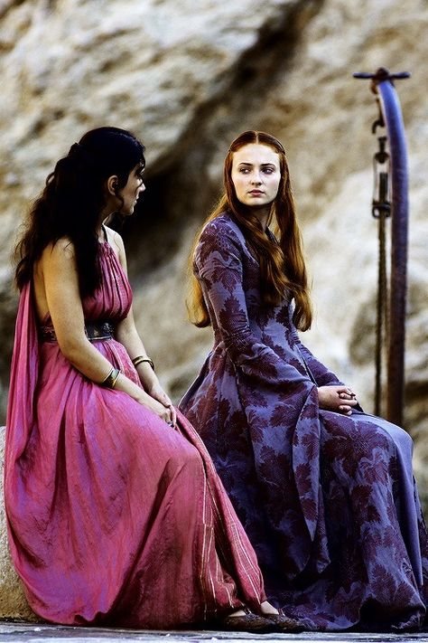 Sansa Stark and Shae Game Of Thrones Shae, Got Stark, Period Fashion, Game Of Thrones Costumes, I Am A Woman, Game Of Thrones Books, Hbo Game Of Thrones, Outlander Book, Valar Morghulis