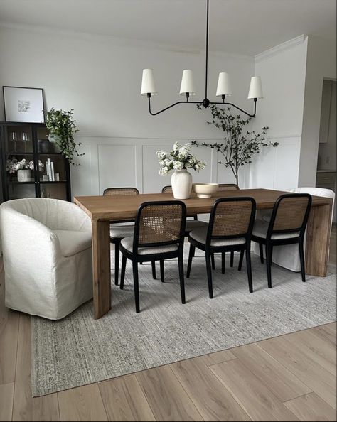 Aestethic Dining Room, Grey Carpet Dining Room, Aesthetic Dining Room Modern, Dining Room Aesthetic Minimalist, Dinning Room Asthetics, Modern Cozy Dining Room, Dining Room Carpet Size, Morbylanga Dining Table, Dining Table Set