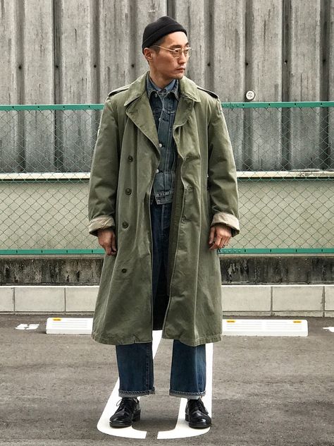 WWII raincoat Olive Trench Coat, Olive Military Jacket, Raincoat Men, Oversized Trench Coat, Trench Coat Outfit, Coat Outfit, American Casual, Trench Coat Men, Ageless Style