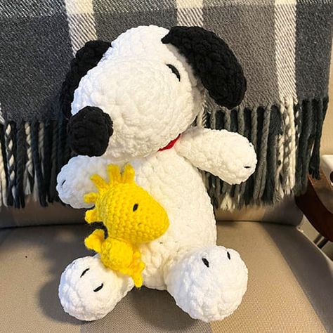 Snoopy Crochet Pattern Free, Snoopy Crochet Pattern, Crochet Snoopy, Crochet Cat Bed, Snoopy Plush, Hello Kitty Crochet, Crochet Pokemon, Crochet Leg Warmers, Crochet Plushies