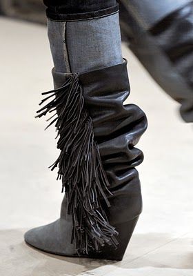 Botte Isabel Marant Fringe Boots Outfit, Jenny Humphrey Style, Fashion Base, Isabel Marant Boots, Jenny Humphrey, Fringe Heels, Funky Shoes, Lucky Ladies, Fringe Boots