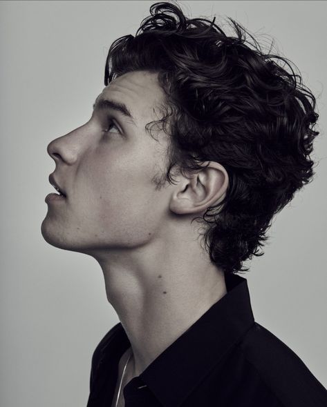 his adam's apple and hair i cant- Shawn Mendes Imagines, Shawn Mendes Wallpaper, Magcon Boys, Shawn Mendes, Future Husband, Celebrity Crush, Fangirl, A Man, Actors