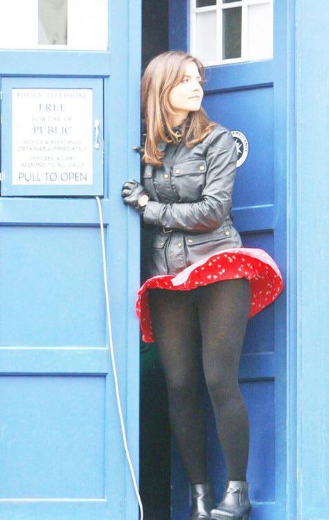 Dr Who Clara, Jenna Coleman Style, Black Tights Outfit, Windy Skirts, Colored Tights Outfit, Legs Outfit, Clara Oswald, Jenna Louise Coleman, Tights Fashion