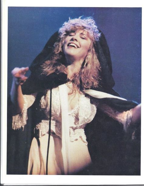 Stevie Nicks Wild Heart, Stevie Nicks And Lindsey Buckingham, Stevie Nicks Now, Stevie Nicks Pictures, Buckingham Nicks, Stephanie Lynn, Stevie Nicks Style, Ancient Queen, Magical Women