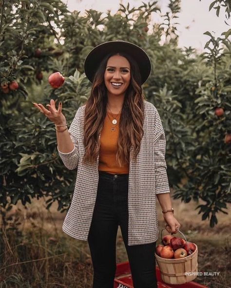 apple picking outfit Apple Orchard Date Outfit, Fall Pumpkin Picking Outfit, Fall Orchard Outfit, Apple Farm Outfit, Fall Apple Picking Outfit, Apple Farm Photoshoot, Apple Picking Outfit Fall Casual, Apple Orchard Outfit Fall, Pumpkin Picking Outfit Fall