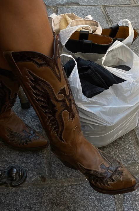 Bota Country, Brown Cowboy Boots, Shoe Inspo, On The Ground, Dream Shoes, Boots Outfit, Looks Vintage, Cowgirl Boots, Suho