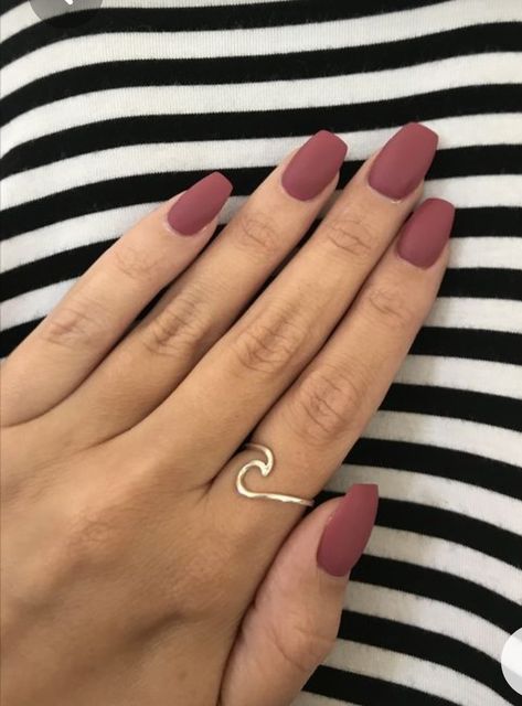 Matt Peach Nails, Matte Berry Nails, Salmon Nails, Berry Nails, Dark Pink Nails, Peach Nails, Dark Nails, Salmon Color, Autumn Nails