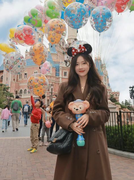 Disneyland Outfit Winter, Disneyland Outfit Spring, Tokyo Winter, Tokyo Outfits, Korean Winter Outfits, Disney Outfits Women, Disney Tokyo, Shanghai Disneyland, Japan Winter