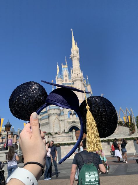 Mickey Graduation Ears, Graduation Mickey Ears, Disney World Ears, Disney Graduation, Disney Wear, Disneyland Ears, Diy Disney Ears, Disney Photo Ideas, Minnie Ears Headband