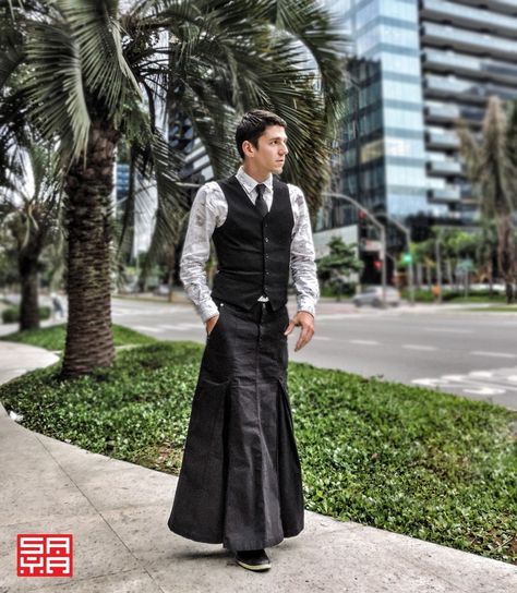 Male Skirts Fluid Fashion, Genderqueer Fashion, Guys In Skirts, Men Wearing Skirts, Gender Fluid Fashion, Male Clothes, Gender Fluid, Rock Outfit, Queer Fashion