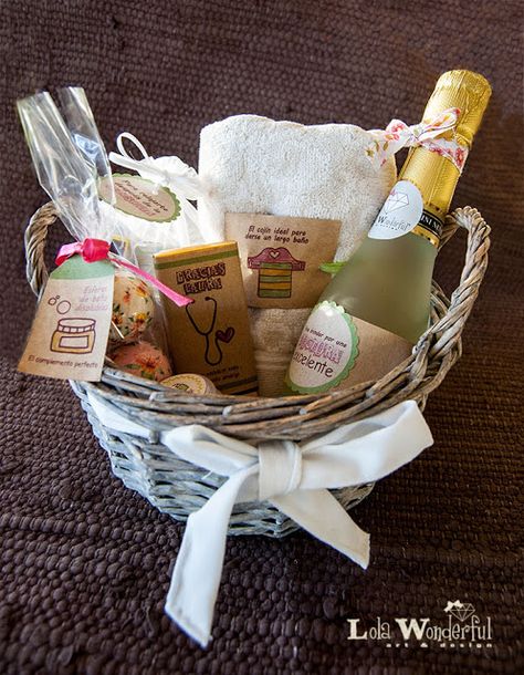 Regalo agradecimiento, personalizado para doctora Mommy Basket, Snack Gift Baskets, Happy Doctors Day, Spa Basket, Liquor Gifts, Snack Gift, Being Pregnant, Balloon Gift, Christmas Baskets