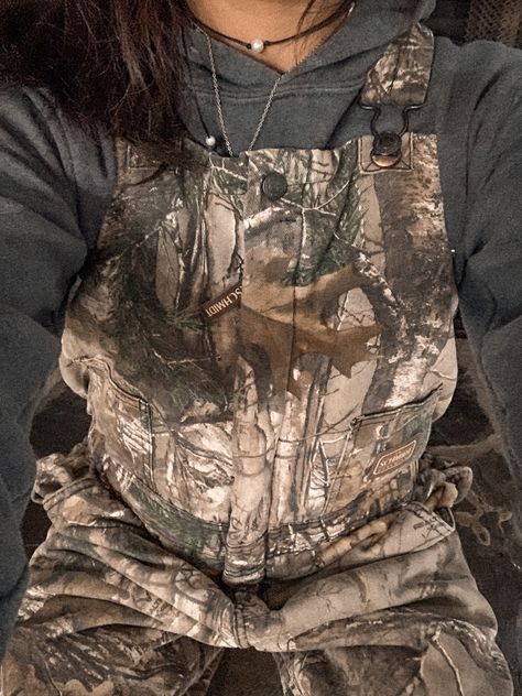 Hunting Outfits For Women Winter, Camo Outfits For Women Country, Camo Hunting Outfit, Women’s Hunting Outfits, Duck Hunting Outfit Women, Appalachian Aesthetic Outfit, Womens Hunting Outfits, Cute Hunting Outfits, Women Hunting Outfit