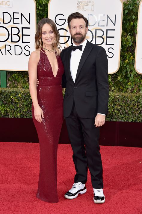 Olivia Wilde and Jason Sudeikis Tuxedo With Sneakers, Steve Carrell, Air Jordan Outfit, Jordan 11 Outfit, David Oyelowo, Bob Odenkirk, Suits And Sneakers, Prom Tuxedo, Couple Moments