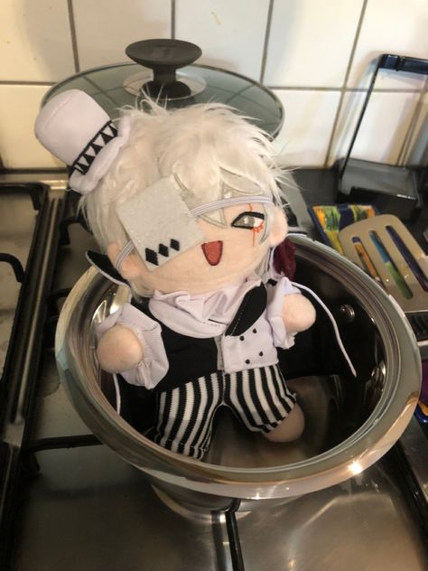 Nikolai Plush, Nikolai Gogol, Bungou Stray Dogs Characters, Homeless Dogs, Silly Dogs, Bongou Stray Dogs, Stray Dogs Anime, Bungo Stray Dogs, Cat House