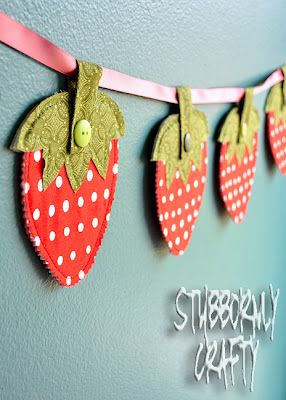 Strawberry Crafts, Strawberry Stuff, Heart Bunting, Strawberry Theme, Strawberry Shortcake Birthday, Strawberry Festival, Strawberry Kitchen, Strawberry Shortcake Party, Strawberry Tea