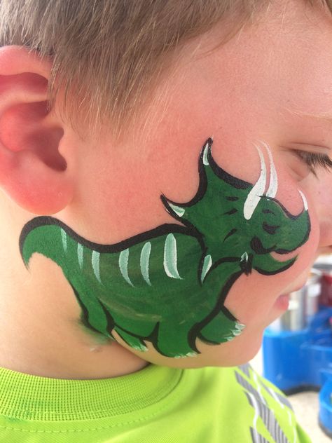 Triceratops face painting Face Painting Butterfly Easy, Dinosaur Face Paint, Monkey Face Paint, Dinosaur Face Painting, Dragon Face Painting, Diy Face Paint, Face Painting Tutorials, Halloween Makeup Diy, Face Painting Easy