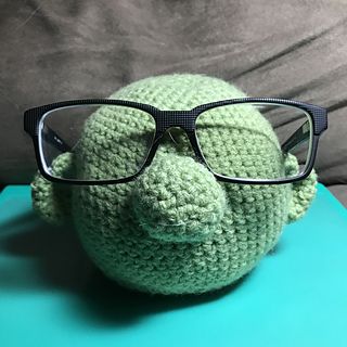 Dog With Glasses, Crochet Eyes, Glasses Holder, Crochet Stitches For Beginners, Glass Holder, Basic Design, Eyeglass Holder, Halloween Crochet, Crochet Dog