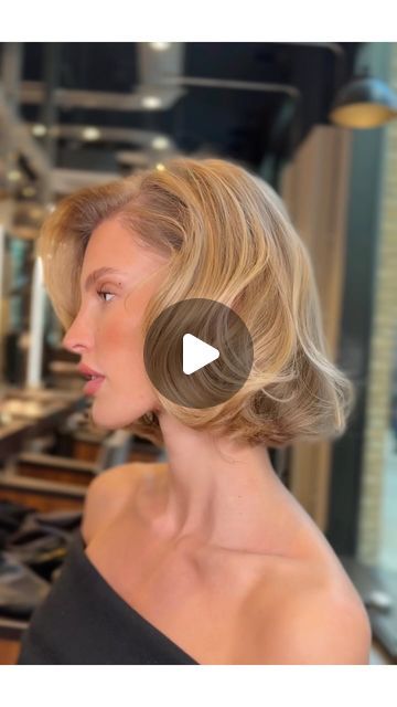 HAIR • BY • SUZI • ANGELINA on Instagram: "The Monroe Bob 🎥✨ on my bestie @siennacochrane 🤍  Styling is EVERYTHING so when you try a new hair cut, it’s important to understand how to style it if you want bouncy hair everyday. Here I used everything @moroccanoilpro to go from flat to Marilyn Monroe inspired volume 🤍  TOOLS: @moroccanoilpro 35mm round brush Volumizing Mousse  Volumizing Mist  Glimmer Shine Dry shampoo Luminous Hairspray - Medium / Strong  I covered the hair in mousse and mist before working through with my 35mm round brush. I set everything in rollers and then sprayed a mixture of dry shampoo and luminous hairspray to create a stronger textured hold- which is ideal for Siennas finer hair type (as her hair likes to sit very flat). After removing the rollers I used a wide t Marilyn Monroe Shoulder Length Hair, Marilyn Monroe Bob Hair, Bob Roller Set, Marilyn Monroe Hair Tutorial, Bouncy Bob, Colour Tutorial, Marilyn Monroe Hair, Big Bouncy Curls, Hair Everyday