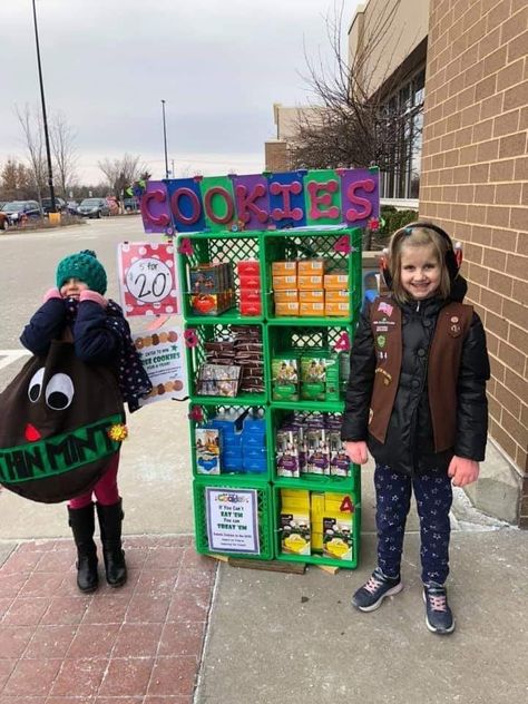 Girl Scout Brownies Meetings, Girl Scout Daisy Activities, Girl Scout Meeting Ideas, Girl Scout Mom, Girl Scout Bridging, Cookie Booth, Material Crafts, Girl Scout Cookies Booth, Girl Scout Cookie Sales