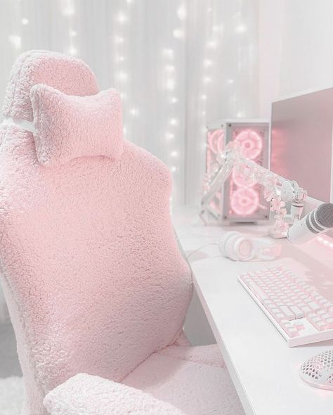 Another shot from @ematerasu_ on IG Sillas Aesthetic, Setup Gamer Girl, White Gaming Setup, Gamer Girl Aesthetic, Diy Chair Covers, Diy Chair, Home Office Chairs, Hearts Desire, Room Ideas Bedroom