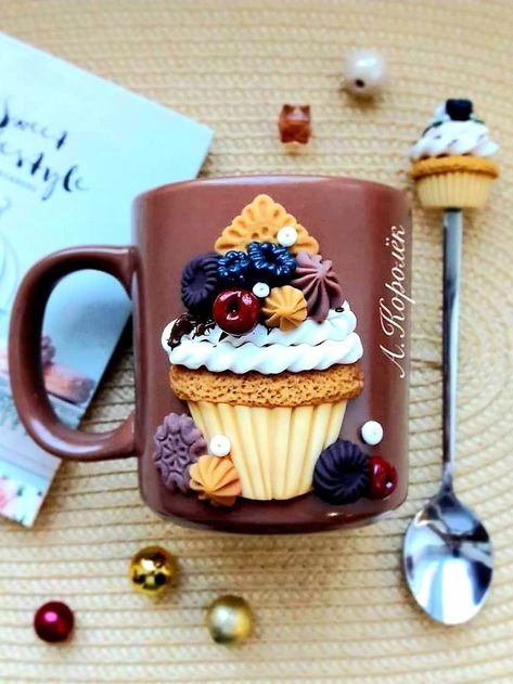 Dekoratívne Vence, Sweet Cups, Clay Jar, Polymer Clay Gifts, Idee Pasto, Mug Crafts, Clay Cup, ดินปั้น Polymer Clay, Polymer Clay Christmas